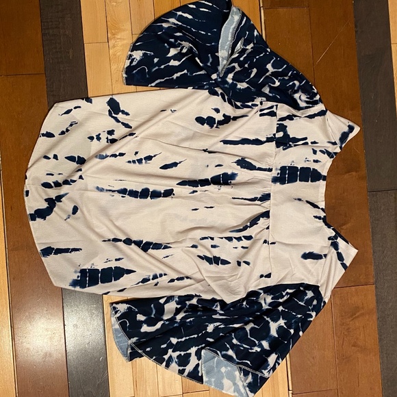 Tie Dye Print Batwing Sleeve V-Neck Top - Picture 4 of 4